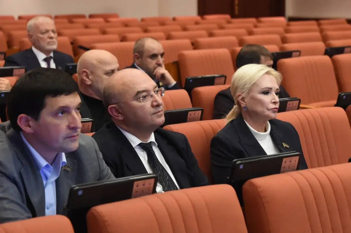 Депутаты фракции «Единая Россия» в Народном Собрании Дагестана обсудили повестку третьей сессии парламента Депутаты фракции «Единая Россия» в Народном Собрании Дагестана обсудили повестку третьей сессии парламента