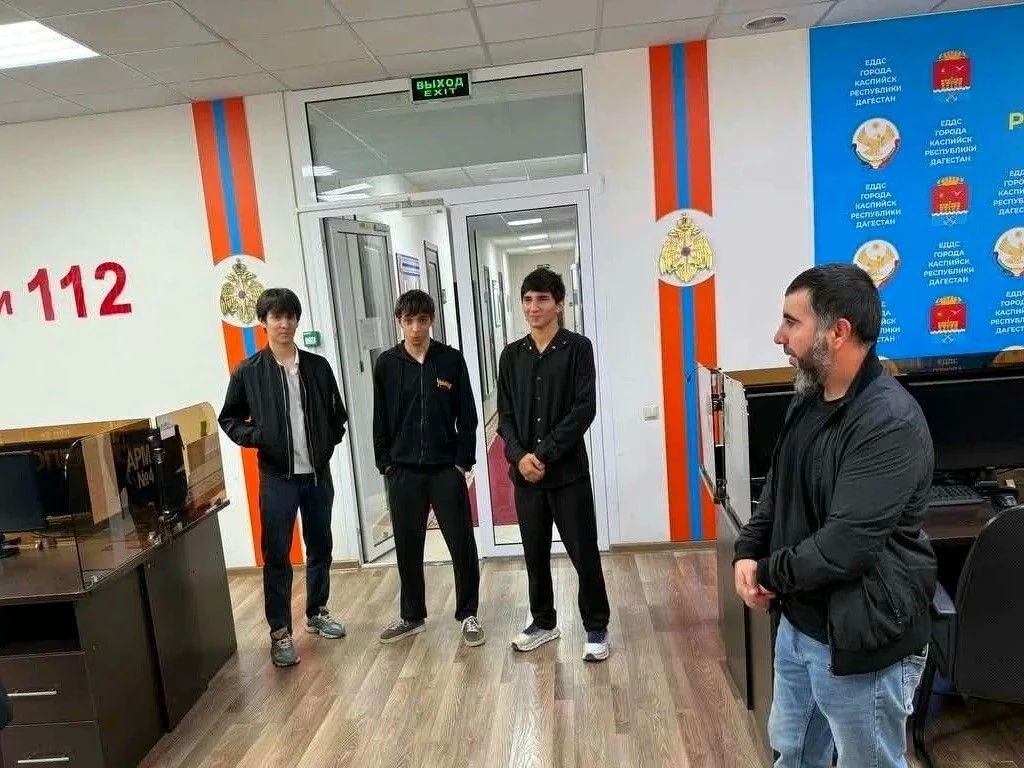 Одиннадцатиклассники школы-интерната № 2 города Каспийска познакомились с работой «Системы-112» Одиннадцатиклассники школы-интерната № 2 города Каспийска познакомились с работой «Системы-112»
