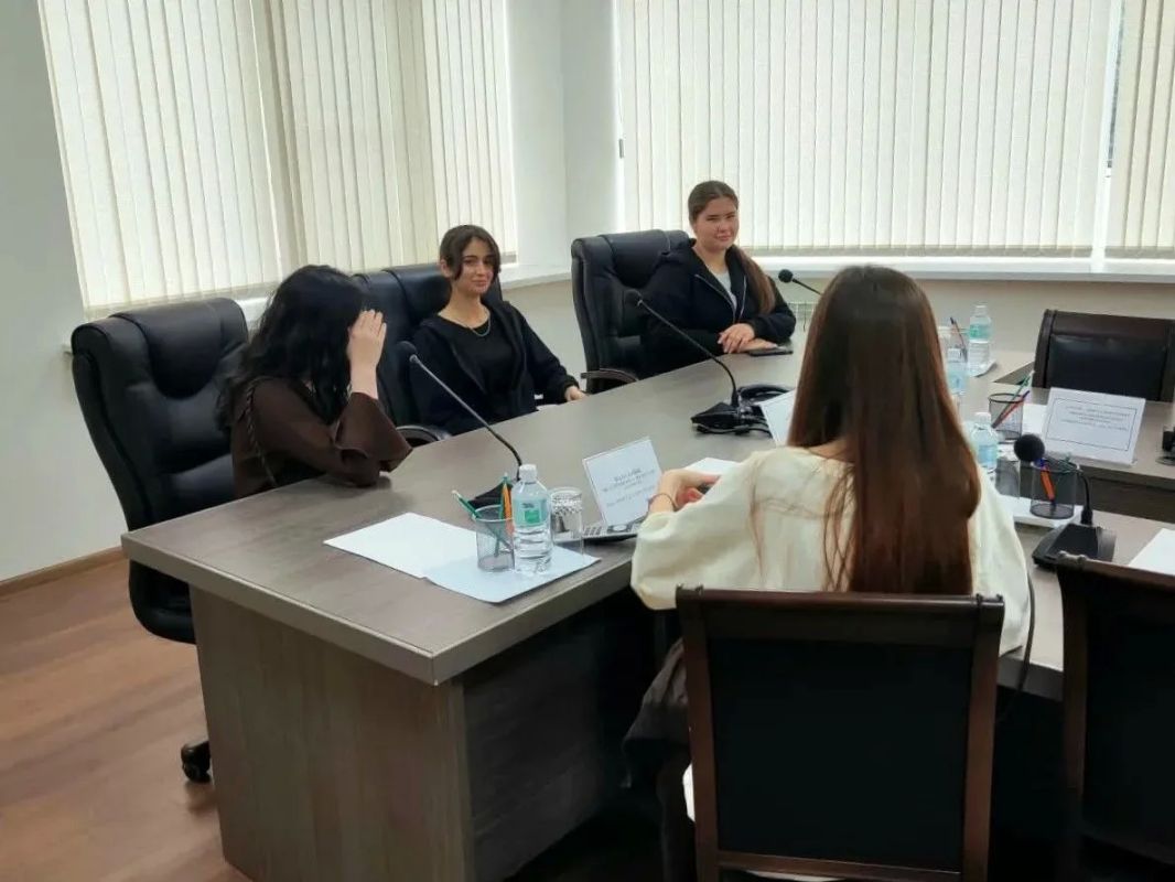 Одиннадцатиклассники школы-интерната № 2 города Каспийска познакомились с работой «Системы-112» Одиннадцатиклассники школы-интерната № 2 города Каспийска познакомились с работой «Системы-112»
