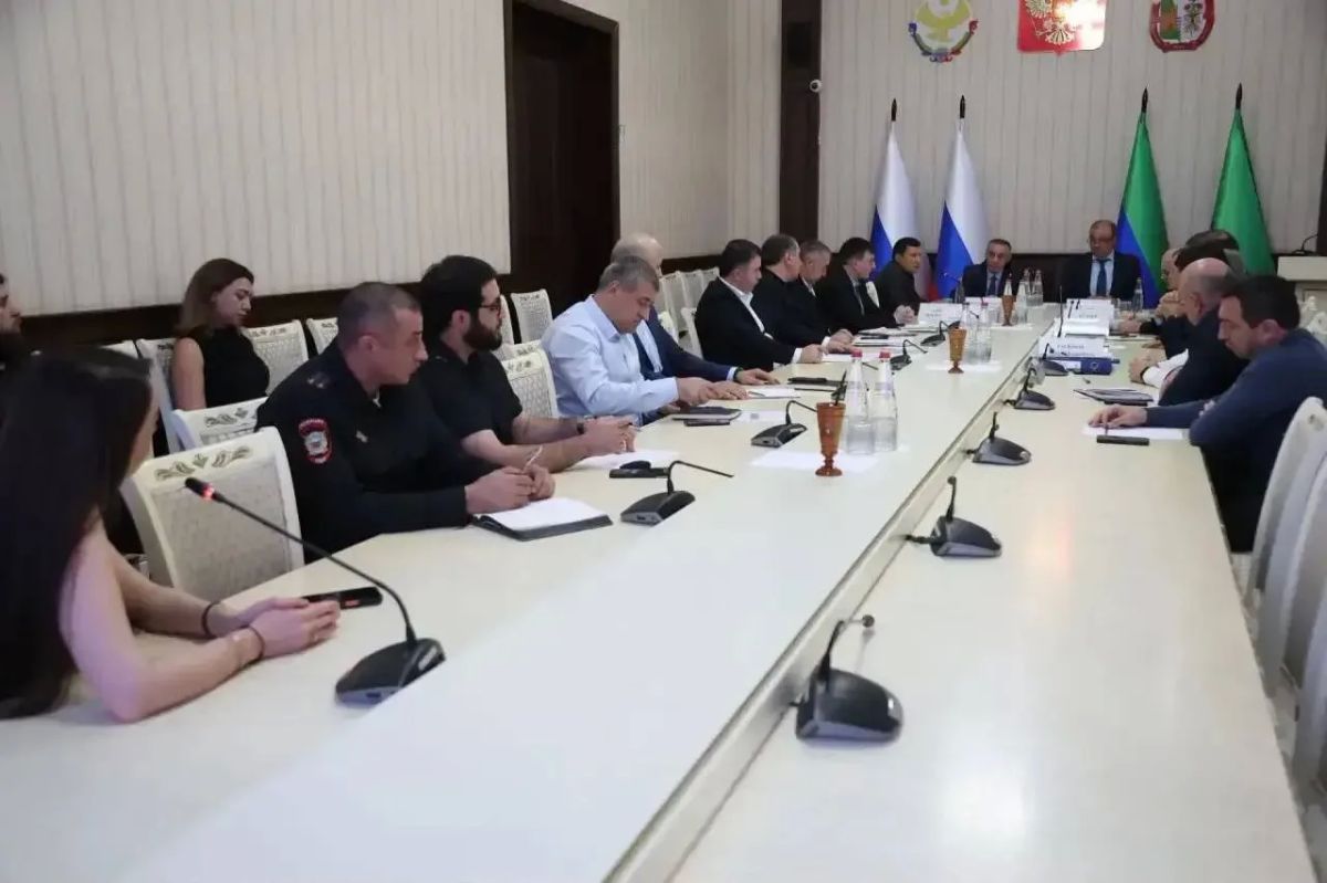 Абдурахман Махмудов оценил результаты работы по противодействию нелегальной занятости в Дербенте Абдурахман Махмудов оценил результаты работы по противодействию нелегальной занятости в Дербенте