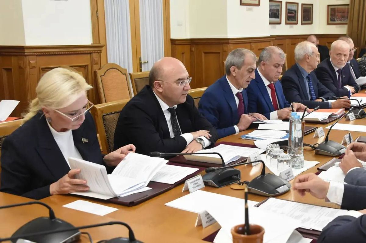Президиум Народного Собрания Дагестана под председательством спикера парламента Заура Аскендерова утвердил повестку дня третьей сессии Народного Собрания восьмого созыва, которая состоится 29 октября Президиум Народного Собрания Дагестана под председательством спикера парламента Заура Аскендерова утвердил повестку дня третьей сессии Народного Собрания восьмого созыва, которая состоится 29 октября