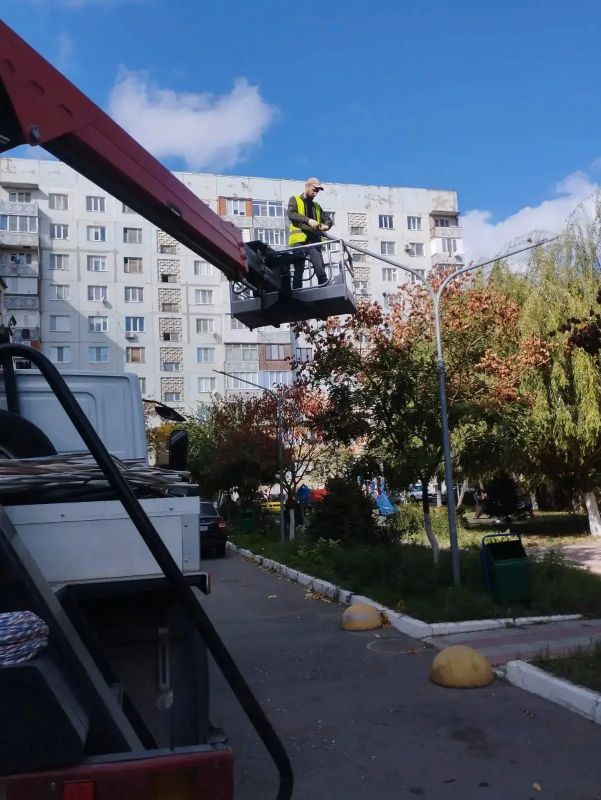 В Махачкале продолжается модернизация уличных светильников В Махачкале продолжается модернизация уличных светильников