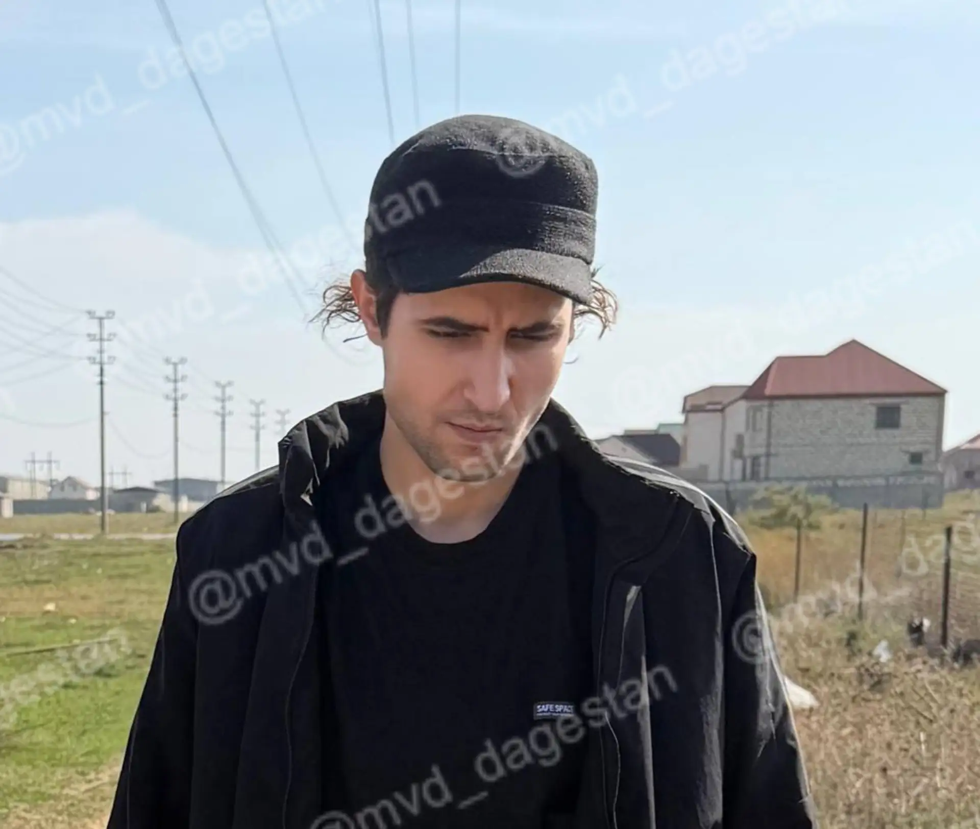 В пригороде Махачкалы полицейские изъяли у иностранца более 60 граммов мефедрона