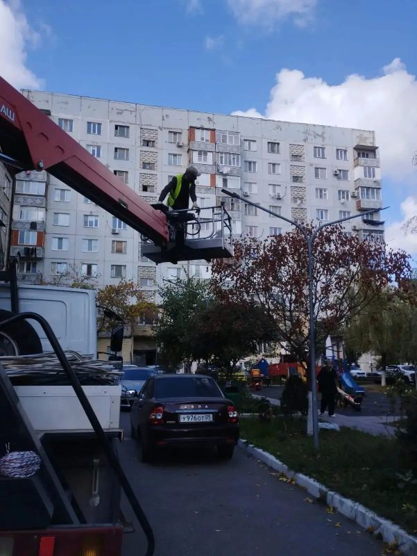 В Махачкале продолжается модернизация уличных светильников В Махачкале продолжается модернизация уличных светильников