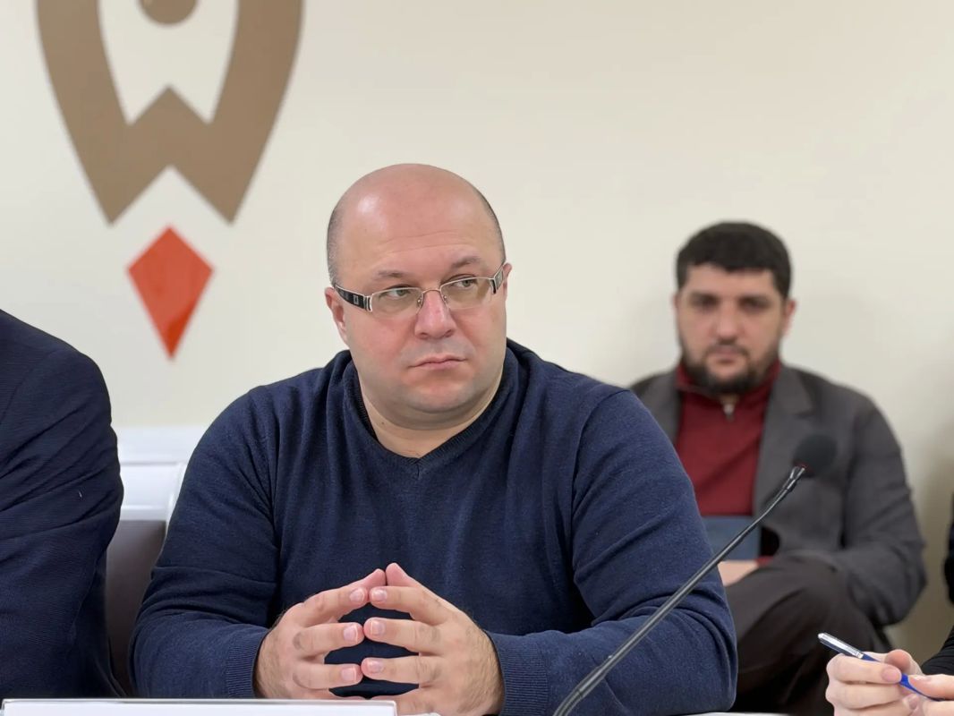 Министерство промышленности и торговли РД провело расширенное совещание по развитию мебельной промышленности Министерство промышленности и торговли РД провело расширенное совещание по развитию мебельной промышленности