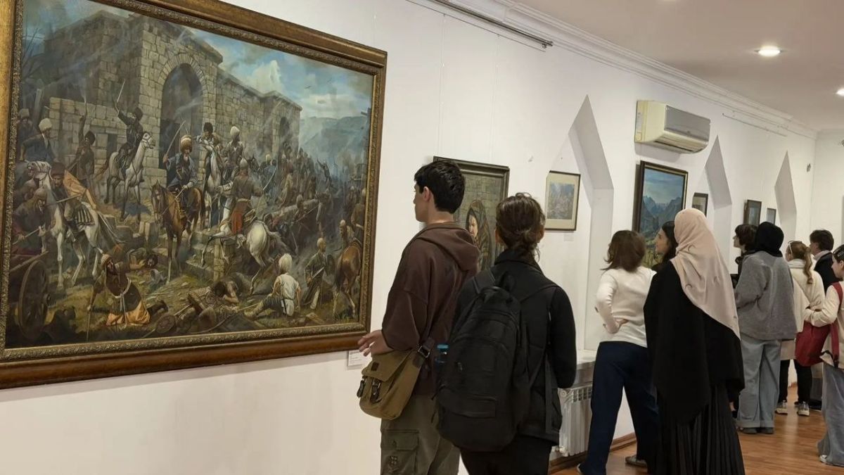В Музее-заповеднике - этнографическом комплексе «Дагестанский аул» начала работу экспозиция, посвящённая творчеству одного из известных современных художников Дагестана Мухтара Камбулатова, заслуженного художника РФ... В Музее-заповеднике - этнографическом комплексе «Дагестанский аул» начала работу экспозиция, посвящённая творчеству одного из известных современных художников Дагестана Мухтара Камбулатова, заслуженного художника РФ...