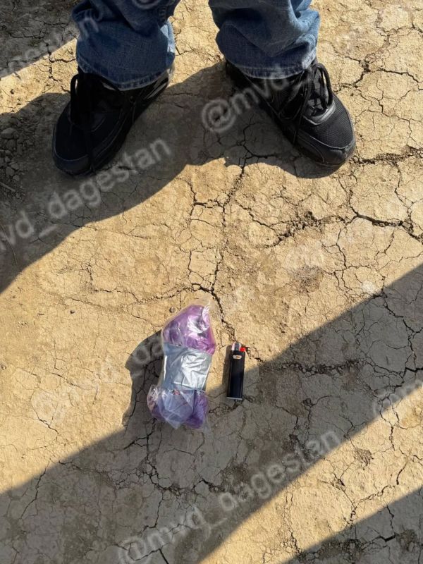 В пригороде Махачкалы полицейские изъяли у иностранца более 60 граммов мефедрона В пригороде Махачкалы полицейские изъяли у иностранца более 60 граммов мефедрона