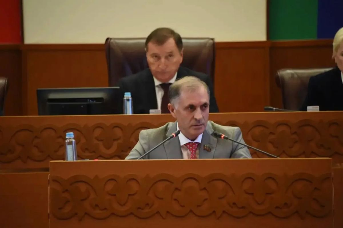 Руководители фракций «Справедливая Россия" Камил Давдиев и «КПРФ» Самир Абдулхаликов поддержали кандидатуру Магомеда Рамазанова на пост Председателя Правительства НС РД Руководители фракций «Справедливая Россия" Камил Давдиев и «КПРФ» Самир Абдулхаликов поддержали кандидатуру Магомеда Рамазанова на пост Председателя Правительства НС РД