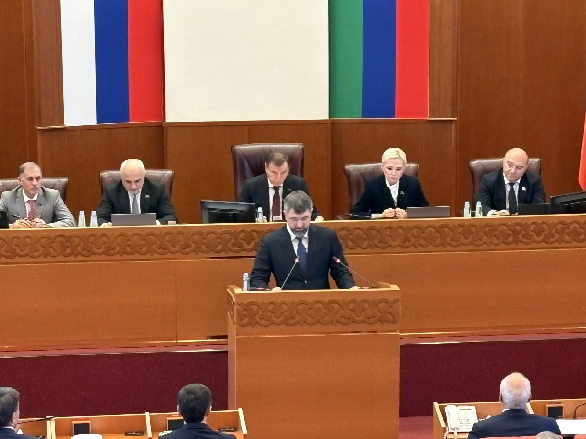 Весенние паводки вскрыли системный характер накопившихся градостроительных и земельно-правовых проблем, отметил Магомед Рамазанов