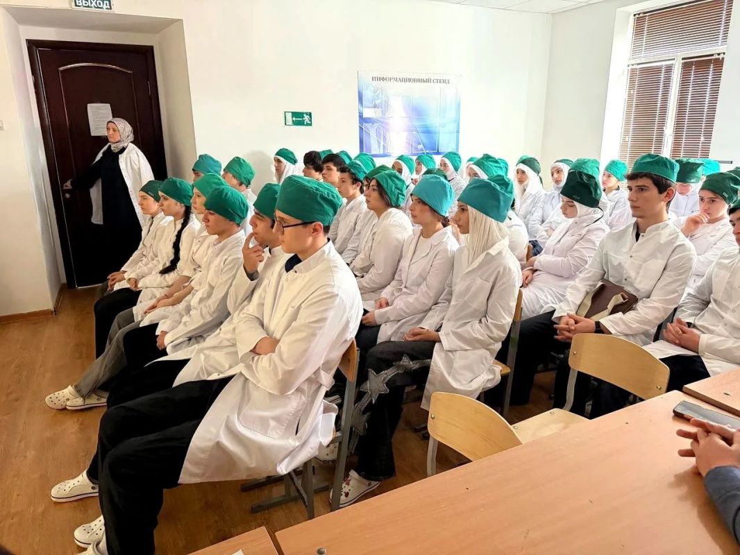 Терроризму и экстремизму — нет: в Каспийске прошла профилактическая встреча со студентами Терроризму и экстремизму — нет: в Каспийске прошла профилактическая встреча со студентами