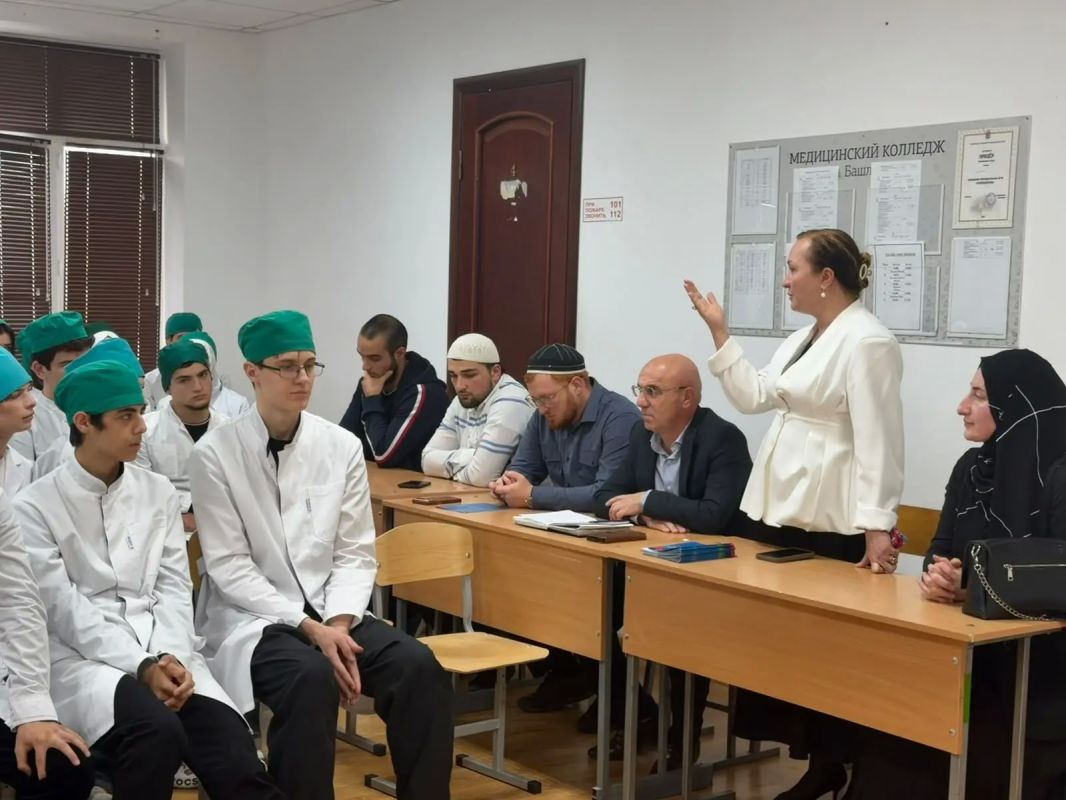 Терроризму и экстремизму — нет: в Каспийске прошла профилактическая встреча со студентами Терроризму и экстремизму — нет: в Каспийске прошла профилактическая встреча со студентами
