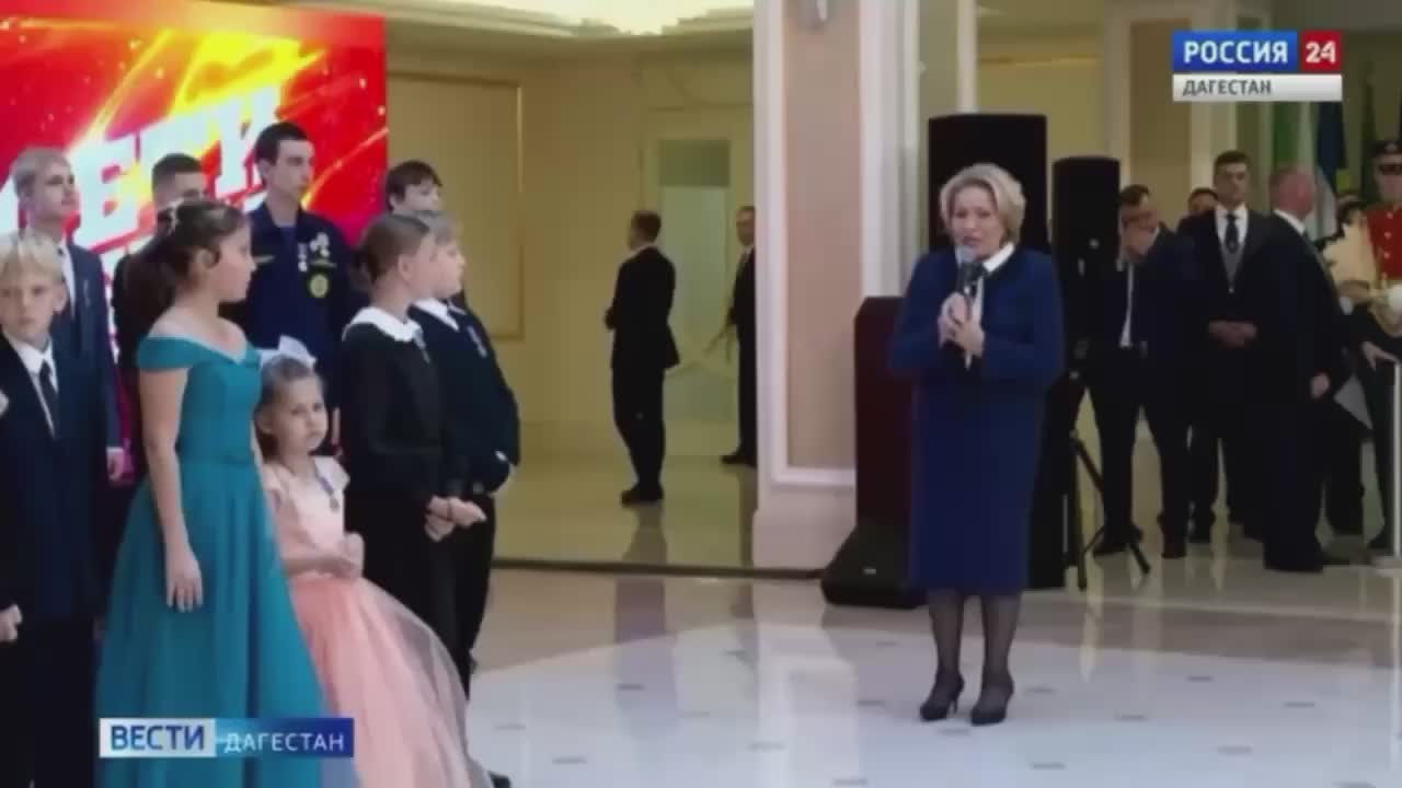 Матвиенко наградила школьника из Махачкалы Муаза Джангишиева